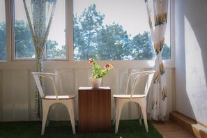 Basic Room | Rollaway beds, free WiFi, bed sheets - Acanti Dharamshala (Dharamshala)