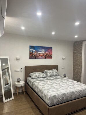 1 bedroom, desk, iron/ironing board, free WiFi