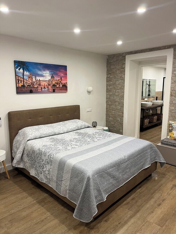 1 bedroom, desk, iron/ironing board, free WiFi - LOLLI HOUSE, lovely apartment just minutes from Palermo's historic center (Palermo)