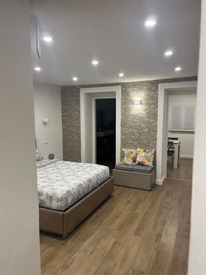 1 slaapkamer, een bureau, een strijkplank/strijkijzer, gratis wifi