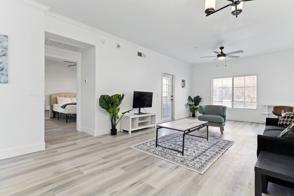 TV, fireplace, offices