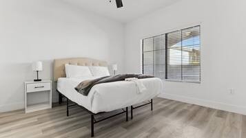 2 bedrooms, desk, iron/ironing board, WiFi