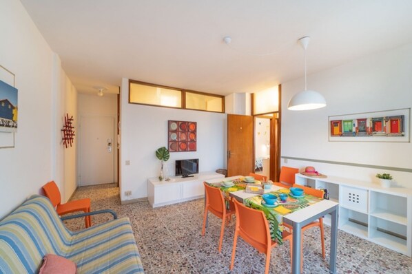 TV - Charming sea view apartment (Bibione)