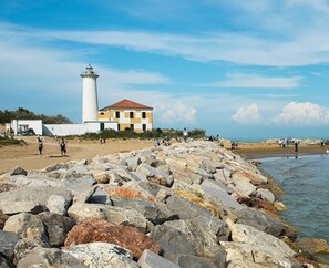 Beach - Centric beachfront apartment (Bibione)