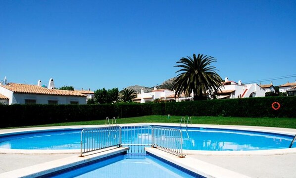 Outdoor pool - House in L'estartit (Torroella de Montgrí)