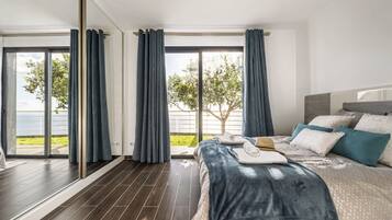 3 habitaciones, tabla de planchar con plancha y cuna de viaje