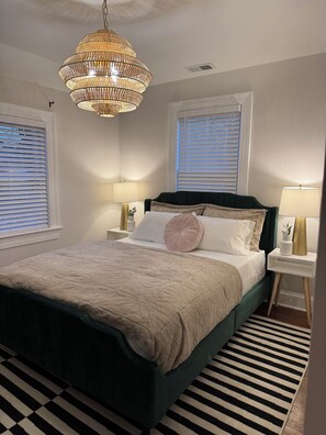 3 chambres, fer et planche à repasser, Wi-Fi, draps fournis