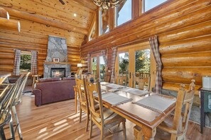 Dining - Beaver Creek Luxury Lodge (Custer)