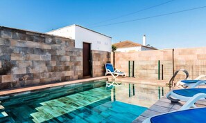 실내 수영장, 야외 수영장