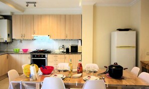 Fridge, microwave, oven, dishwasher - 4 Rooms 8 People (Roses)