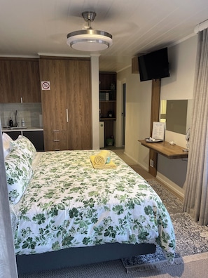 1 slaapkamer, een bureau, een strijkplank/strijkijzer, gratis wifi