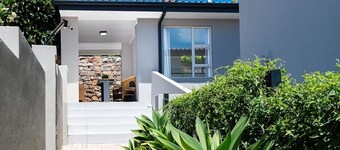 Unique stylish downtown room *near Beach* walk to*The Point*