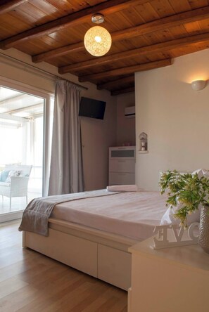 3 slaapkamers, een strijkplank/strijkijzer, gratis wifi, beddengoed