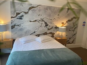 Desk, laptop workspace, free WiFi - A&B Guest House Cambridge (Cambridge)