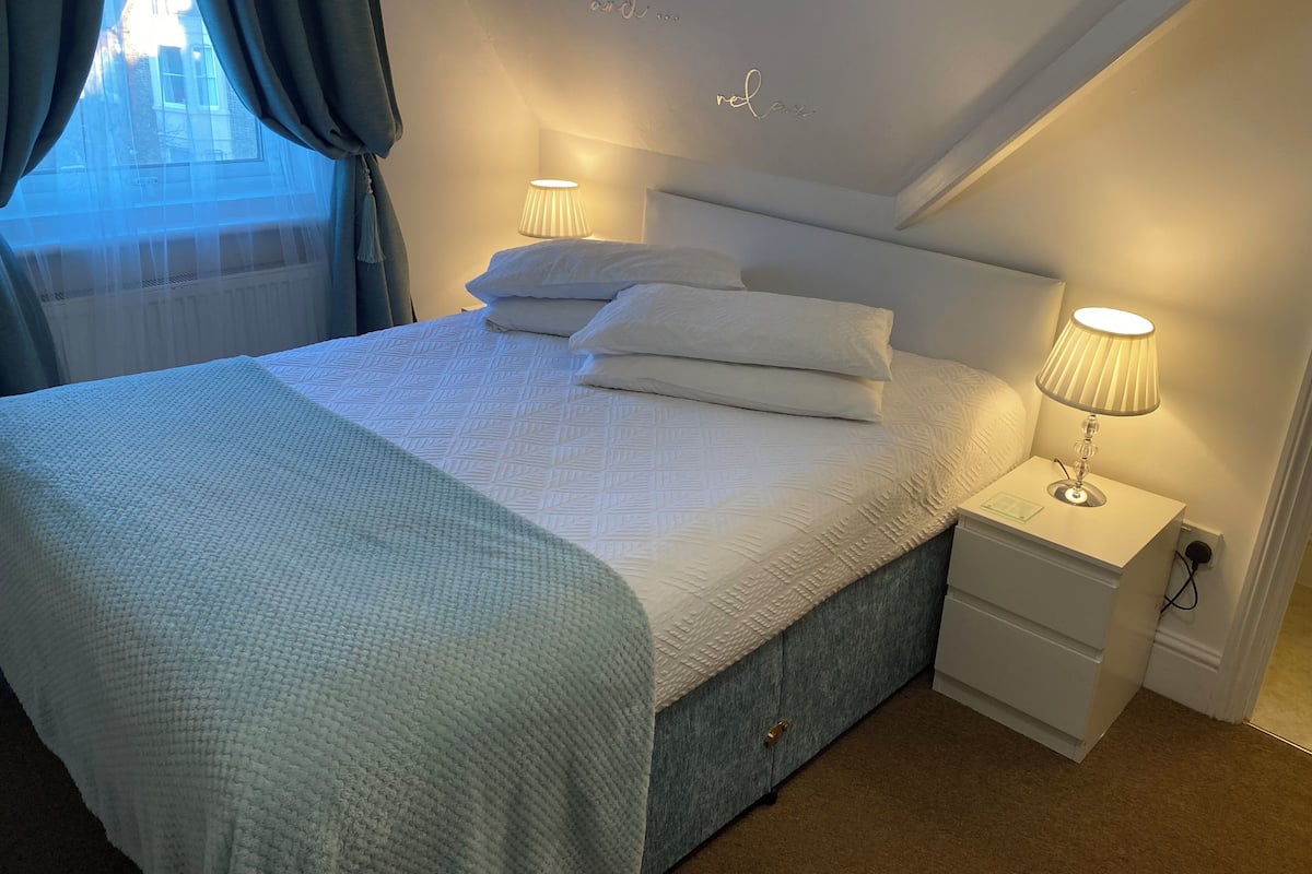 基本雙人房單人入住, 1 張標準雙人床 | 書桌、手提電腦工作空間、免費 Wi-Fi