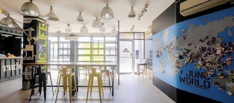 Junction Hostel Poblacion Makati Avenue