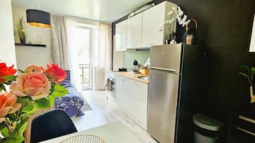 Apartment, 1 Bedroom, Smoking, Balcony | Interior