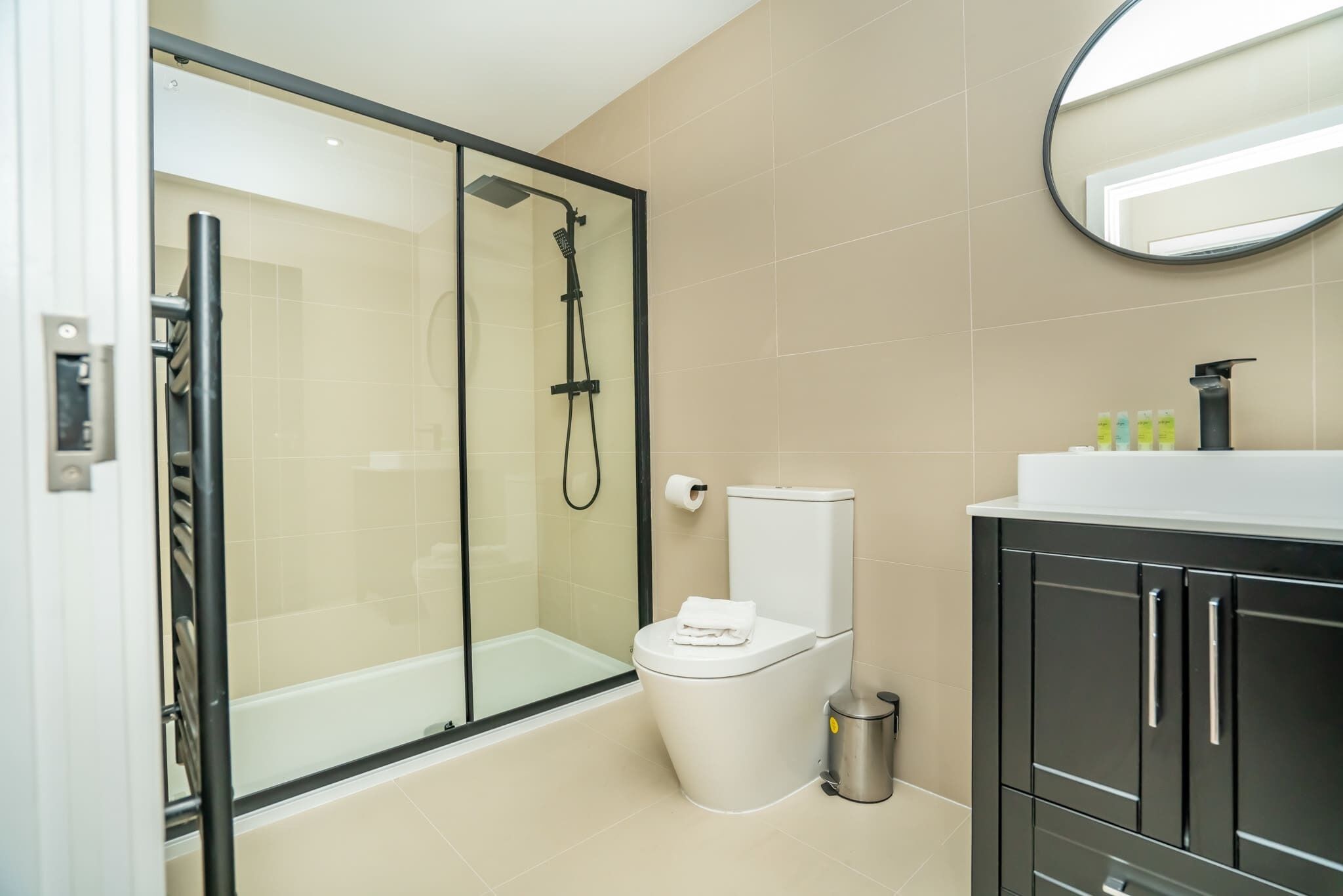 Shower, hair dryer, towels, shampoo