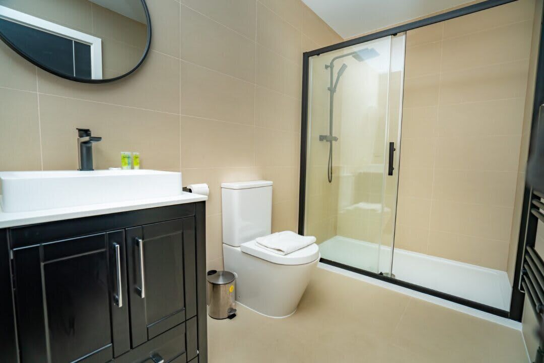 Shower, hair dryer, towels, shampoo