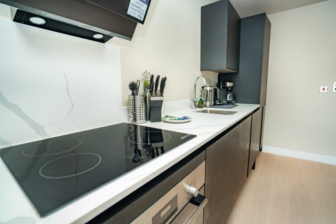 Coffee/tea maker, fridge, microwave, oven