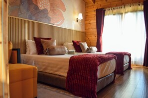 Executive Cabin | 1 bedroom, minibar, iron/ironing board, free WiFi