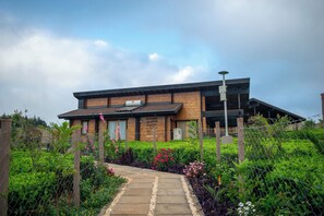 Front of property - Ridge Cabin Resort  (Limuru)