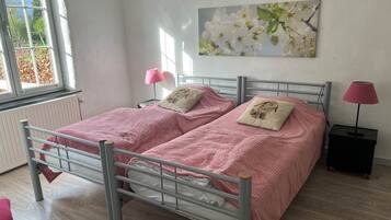 1 slaapkamer, een strijkplank/strijkijzer, gratis wifi