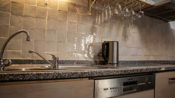 Réfrigérateur, micro-ondes, four, lave-vaisselle