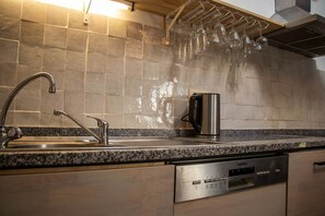 Fridge, microwave, oven, dishwasher - Le Fenil - Gite for 5 People (Leuze-en-Hainaut)