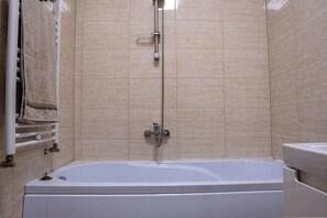 Apartment, 1 Bedroom, Smoking, Garden View | Bathroom