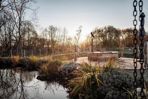 Property grounds - Charming 2-bedroom chalet with WiFi, AC in fantastic Râșnov (Râșnov)