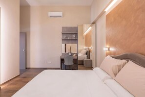 3 bedrooms, desk, WiFi, bed sheets