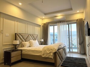 4 bedrooms, iron/ironing board, WiFi, bed sheets - 4BR Penthouse: Sky-High Luxury with Margalla views. (Islamabad)