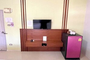 高級三人房 | 書桌、熨斗/熨衫板、免費 Wi-Fi、床單