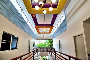 المنشأة من الداخل