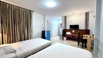 Superior Twin Room | Desk, iron/ironing board, free WiFi, bed sheets