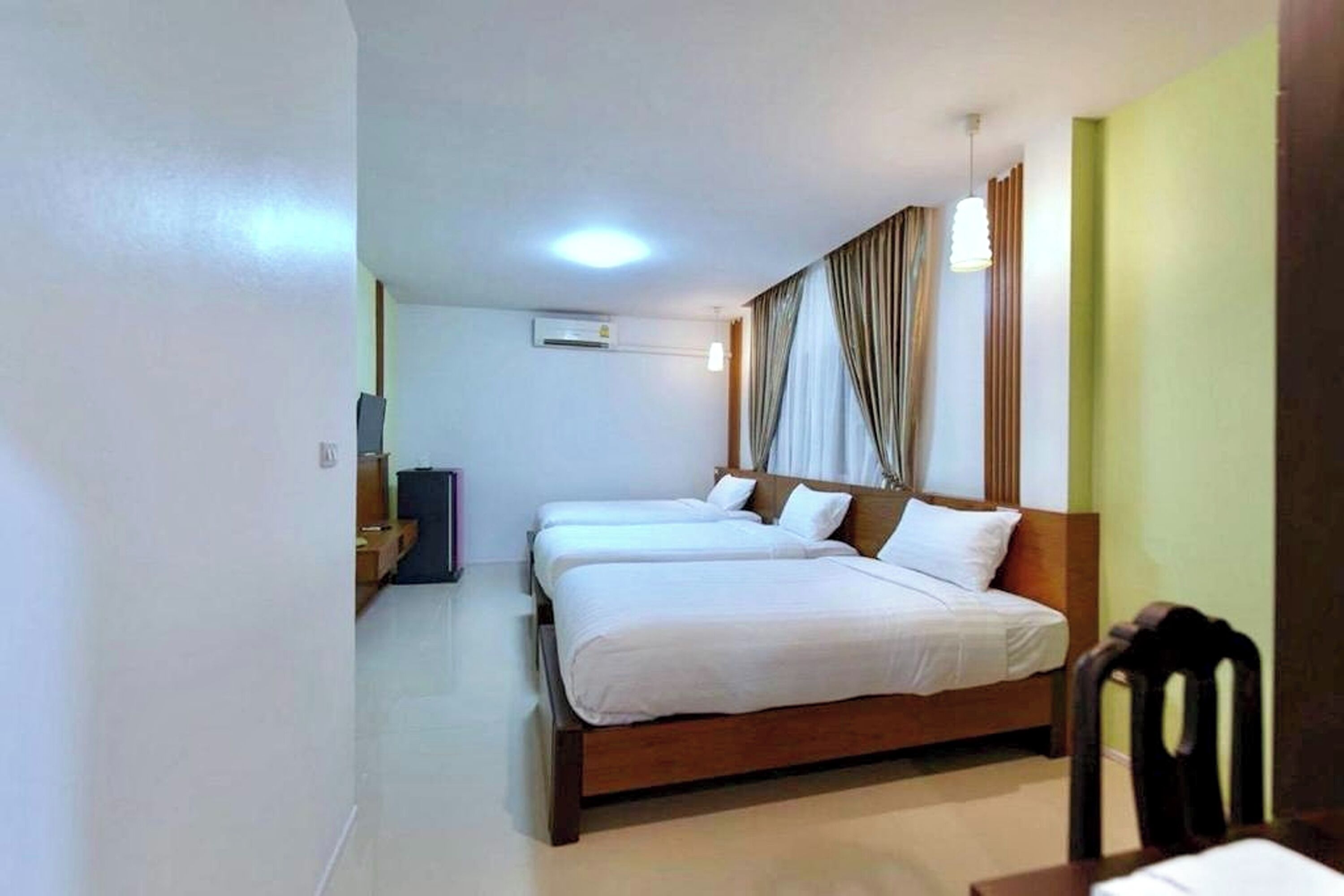 ห้องซูพีเรียทริปเปิล | โต๊ะทำงาน, เตารีด/โต๊ะรีดผ้า, Wi-Fi ฟรี, ผ้าปูที่นอน