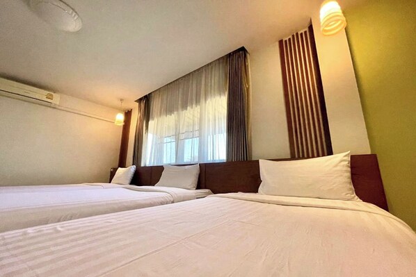 مكتب ومكواة/لوح كي وواي فاي مجانًا وملاءات أسرّة