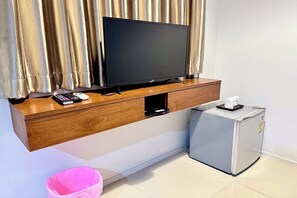 مكتب ومكواة/لوح كي وواي فاي مجانًا وملاءات أسرّة