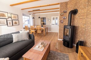 TV, peis og bordtennis