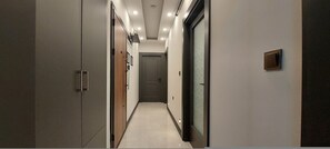 Apartemen, akses difabel | 2 kamar tidur dan meja kerja