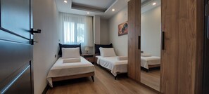 Apartemen, akses difabel | 2 kamar tidur dan meja kerja