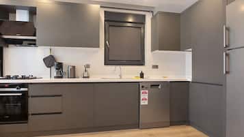 Apartment | 3 bedrooms, desk, Internet