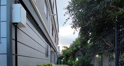 New Flat Large Living Space 4 Close to Lara Beach
