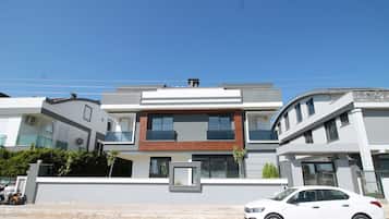 3 habitaciones, escritorio y acceso a internet