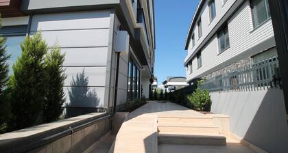 New Flat Large Living Space 2-5 Near By Lara Beach