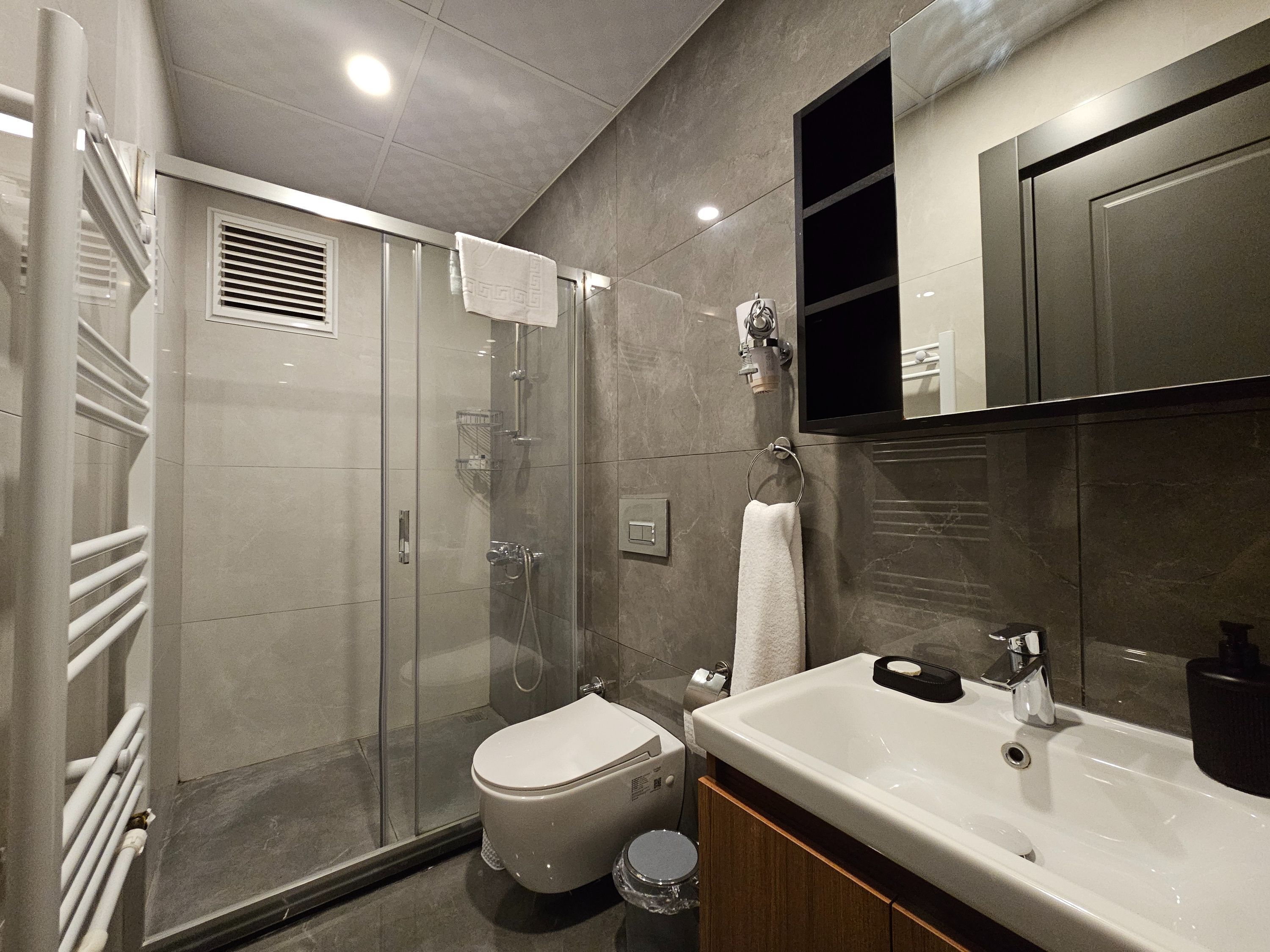 House | 3 bedrooms, desk, Internet