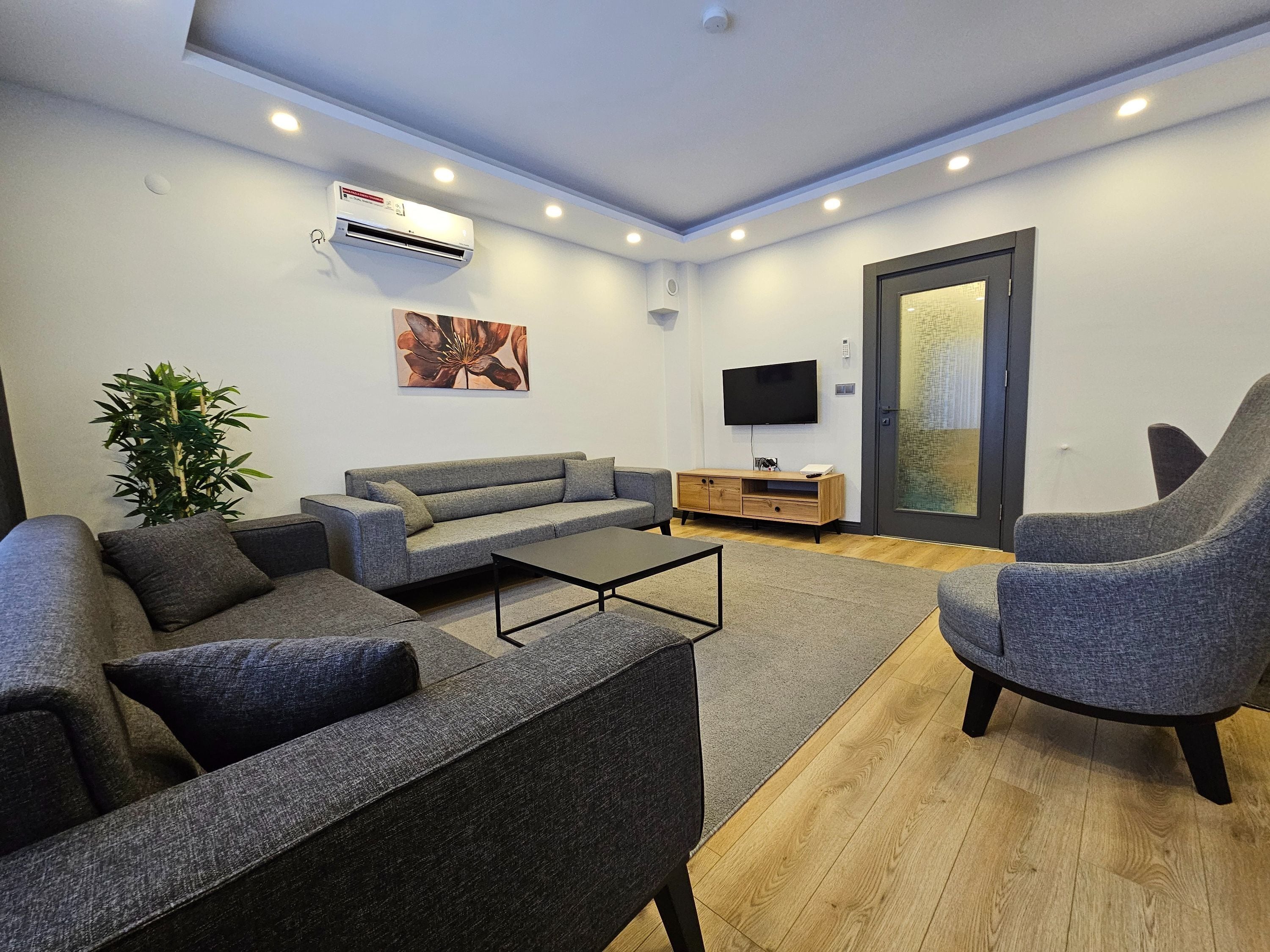 Apartment | 3 bedrooms, desk, Internet