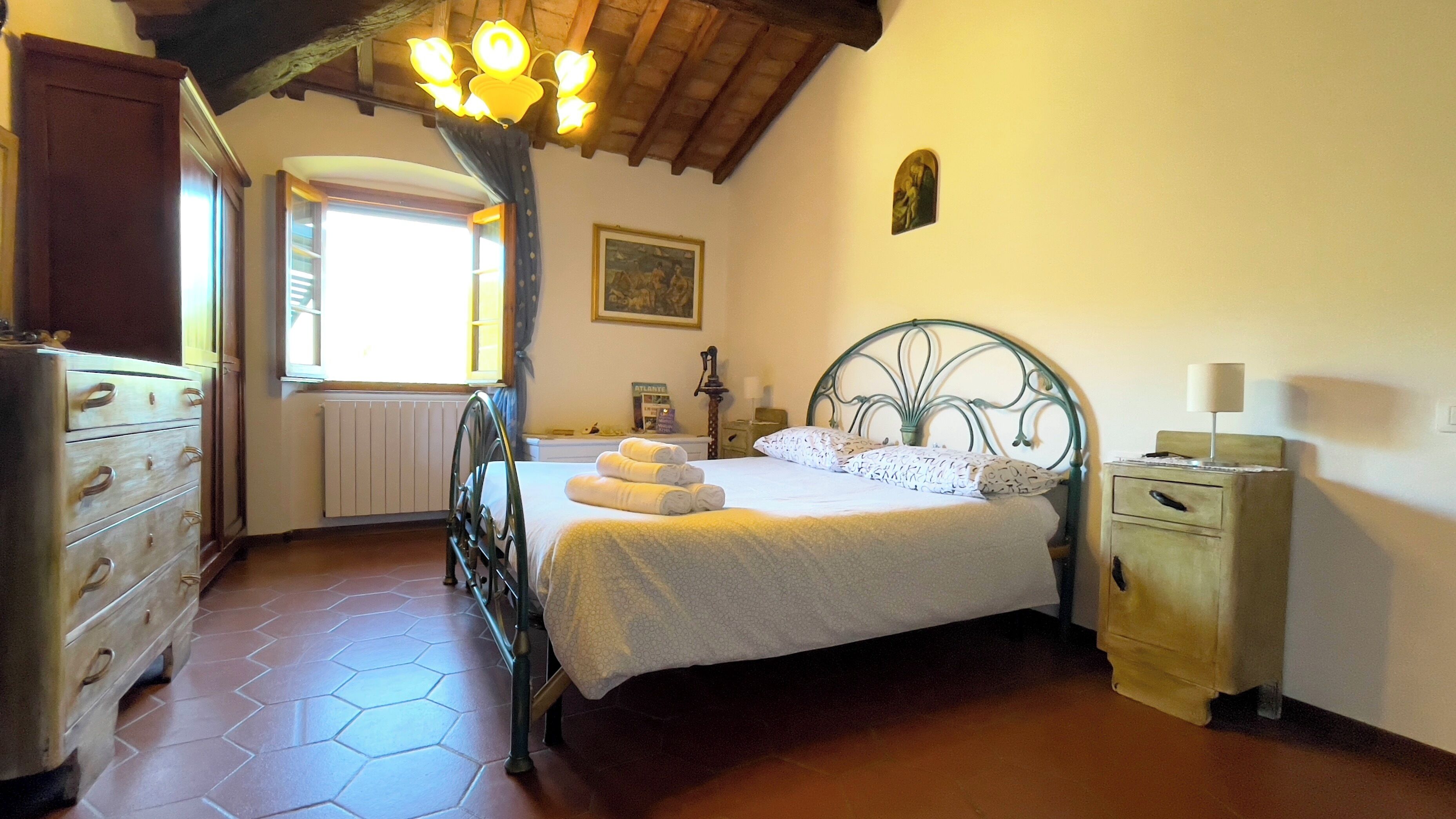 2 bedrooms, desk, iron/ironing board, free WiFi