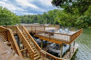 Property grounds - Escape to Sunset Cove, a serene lakeside retreat with modern comforts, stunning views (Dublin)